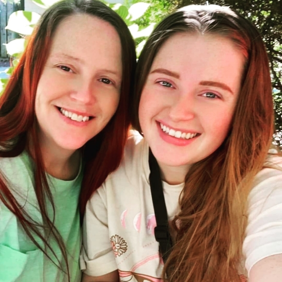 Meet your Posher, Melissa - Picture 3 of 3